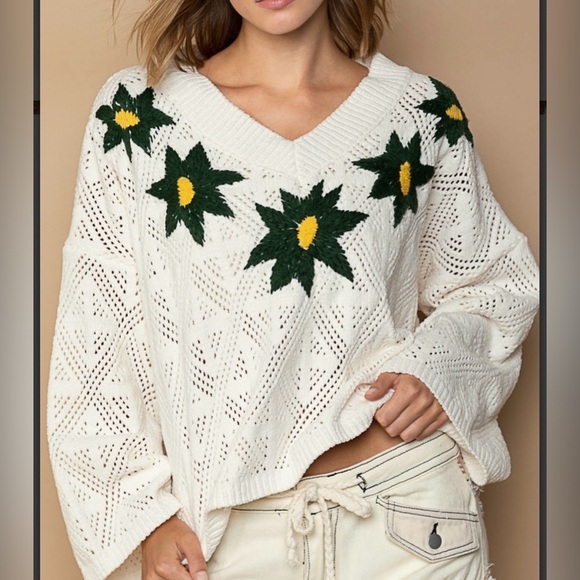 POL Sweaters - New Pol Women's Cream Sweater with Green Floral Design sz M & L $68 Rtl